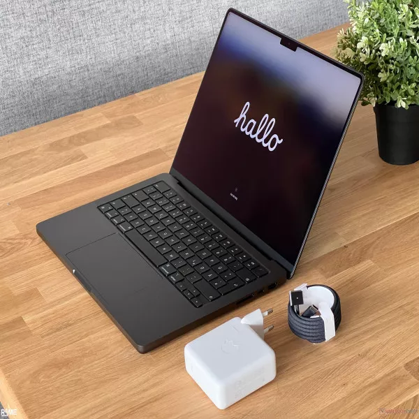 MacBook Pro M3 Max chip with 14-core CPU and 30-core GPU-48GB Unified Memory-1TB, 16 Inch Screen