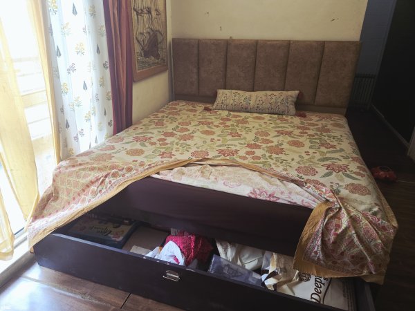 Double bed on rent