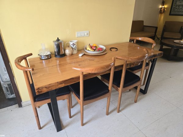 Dining table on rent