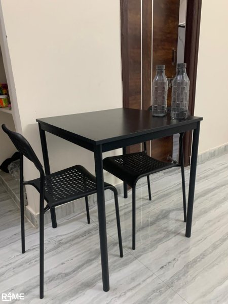 Dinning table and 2 chairs on rent