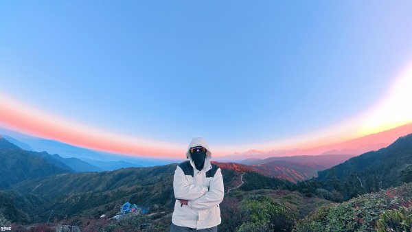 Men’s Aesthetic White & Black Winter Jacket | Detachable Fleece 2-in-1 | Perfect for Treks, Snow Trips & Aura Farming on rent